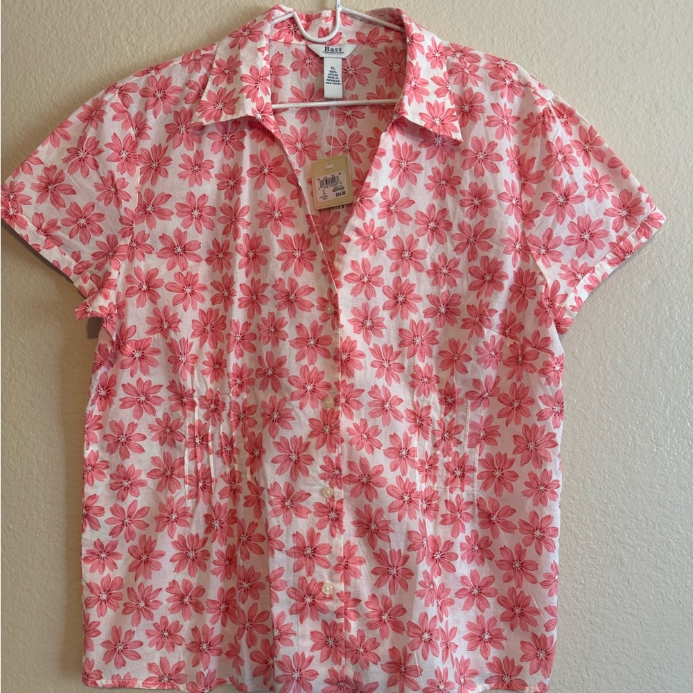 Bass short sleeve button down blouse.
